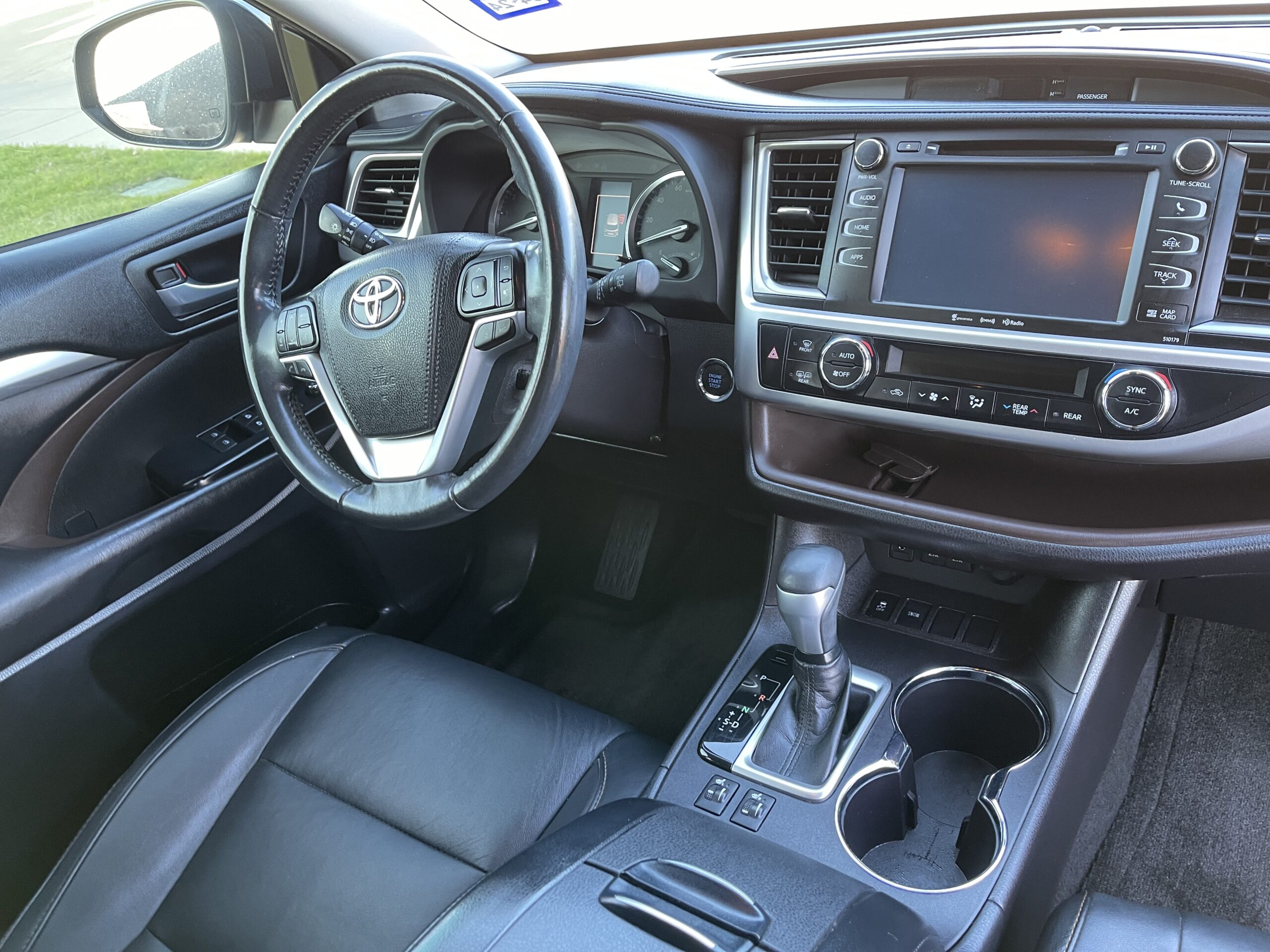 2017 Toyota Highlander Center Console - Cleaned