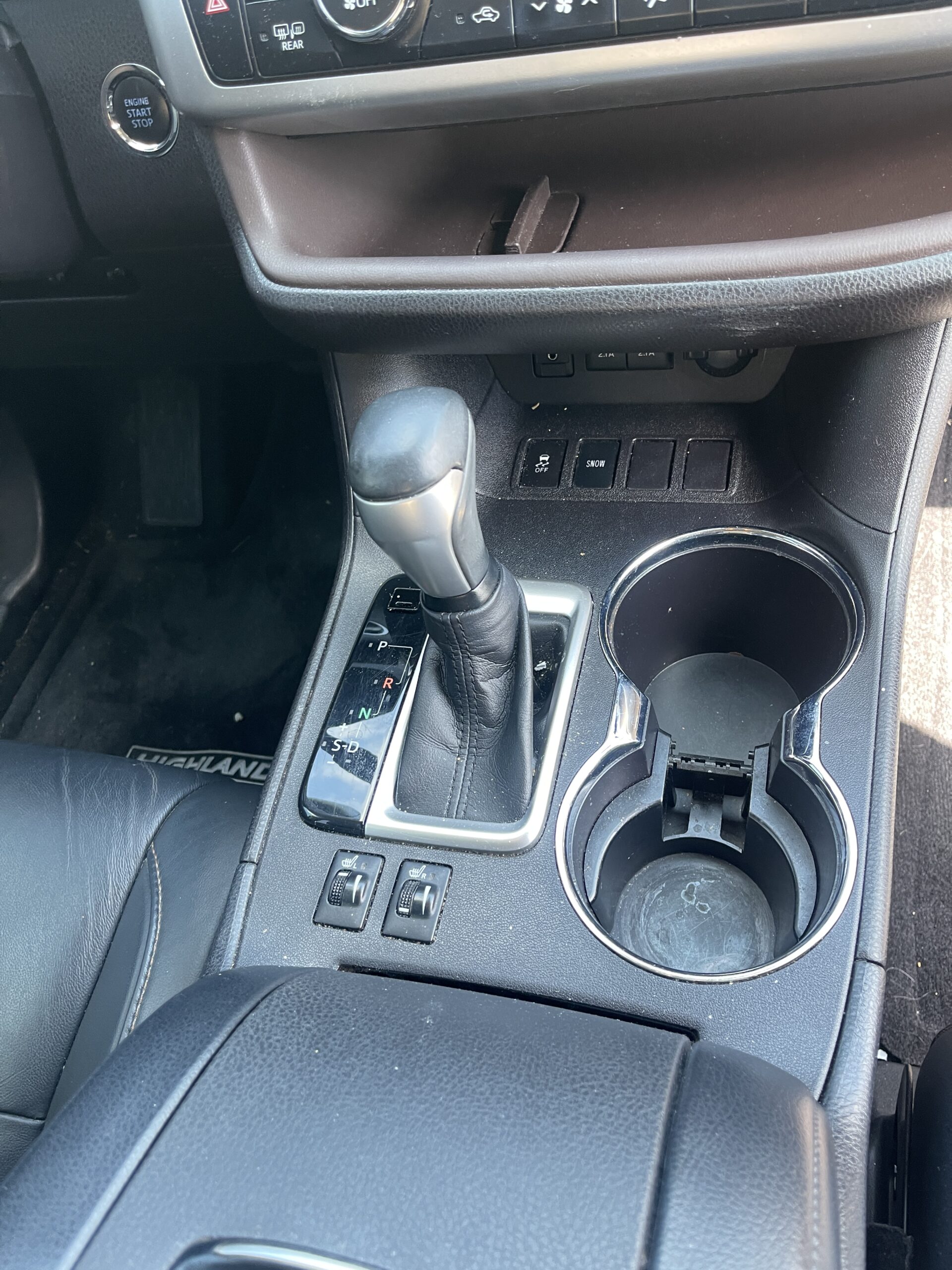 2017 Toyota Highlander Center Console - Dirty